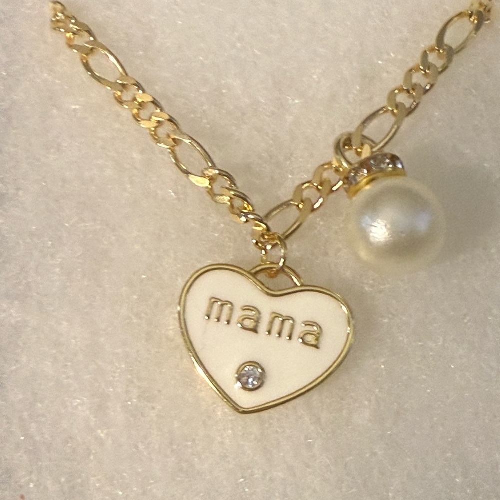 NIB Gold Heart 'Mama' Bracelet with Pearl Charm